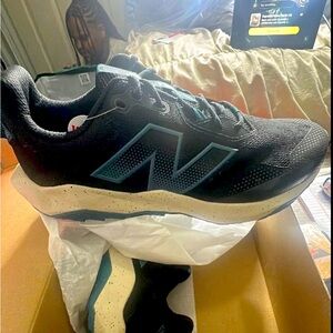 New Balance Men's Black and Blue Sneakers